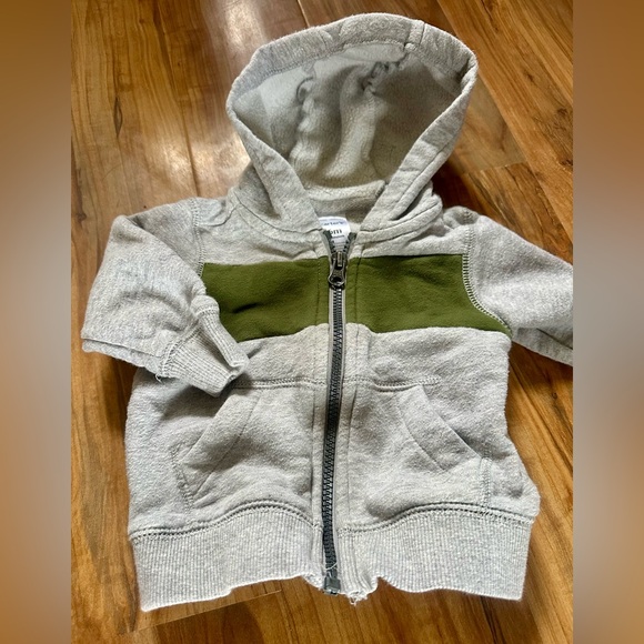 🦋Gray Zip Up Hoodie - Picture 3 of 6